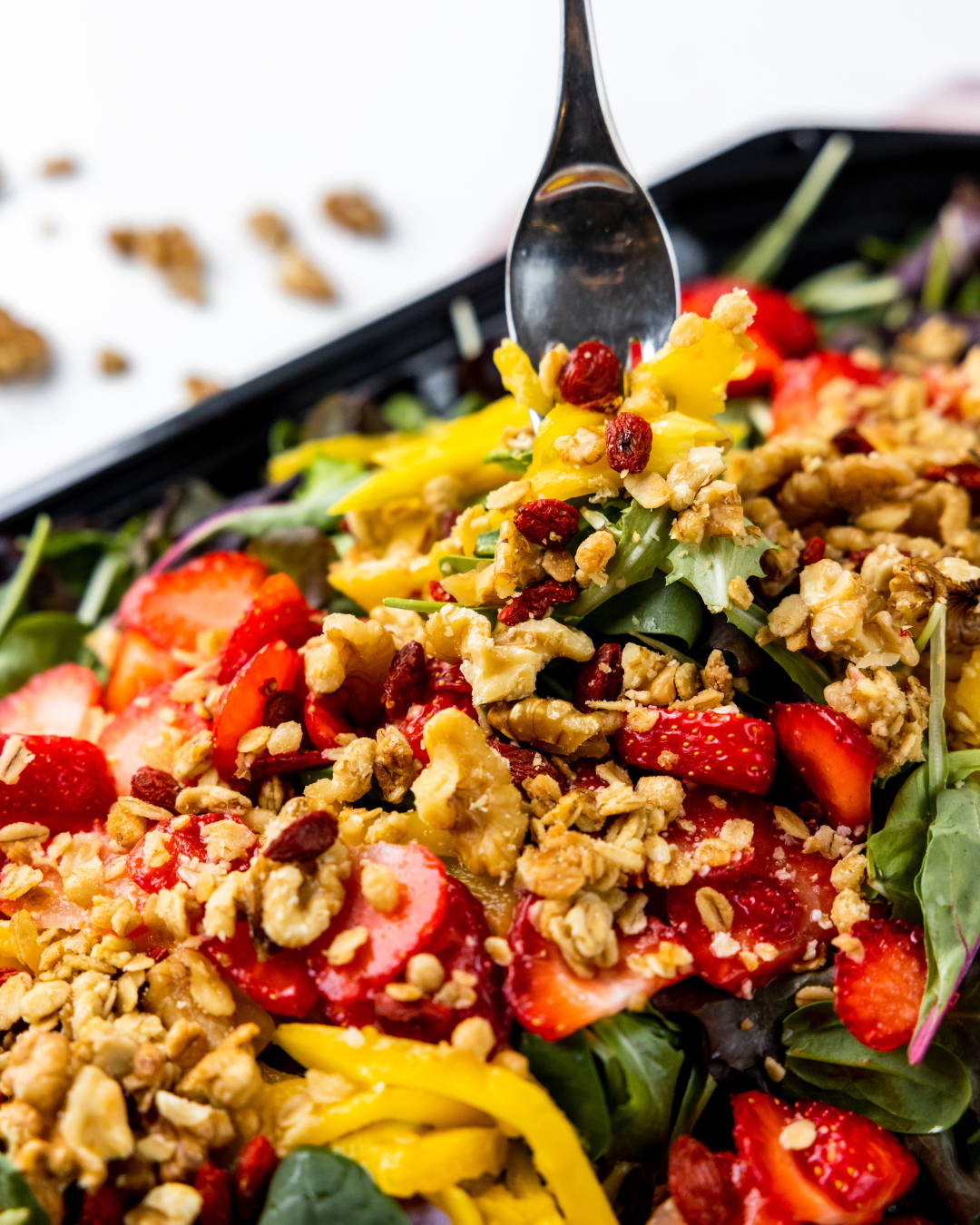 Babyspinat-Erdbeer Salat Platte