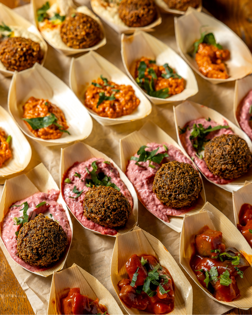 Rote Rüben Hummus & Falafel-Schiffchen (3€/Stk)